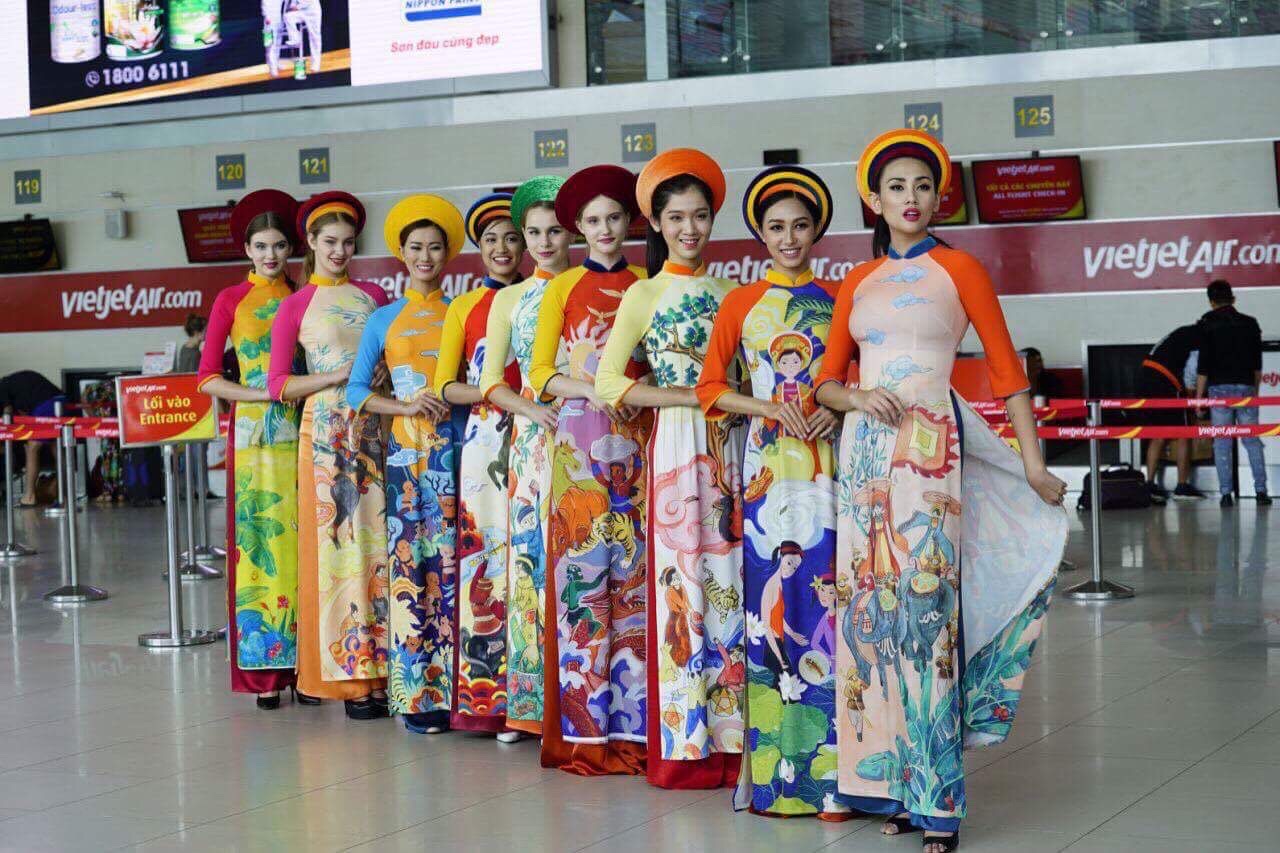PMD models catwalk on the plane with traditional costume “Ao Dai Viet Nam ” to welcome Women Day 20/10